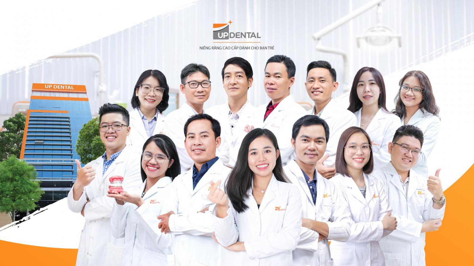 đội ngũ bác sĩ Up Dental 2023