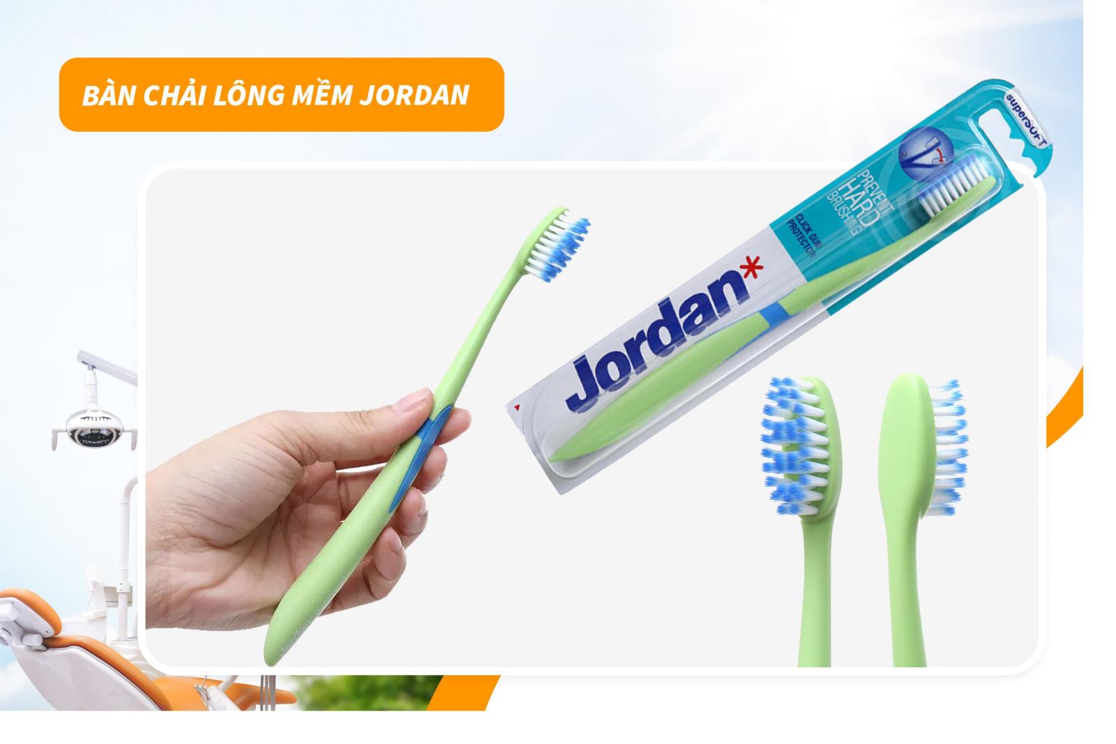 1. Bàn chải lông mềm Jordan